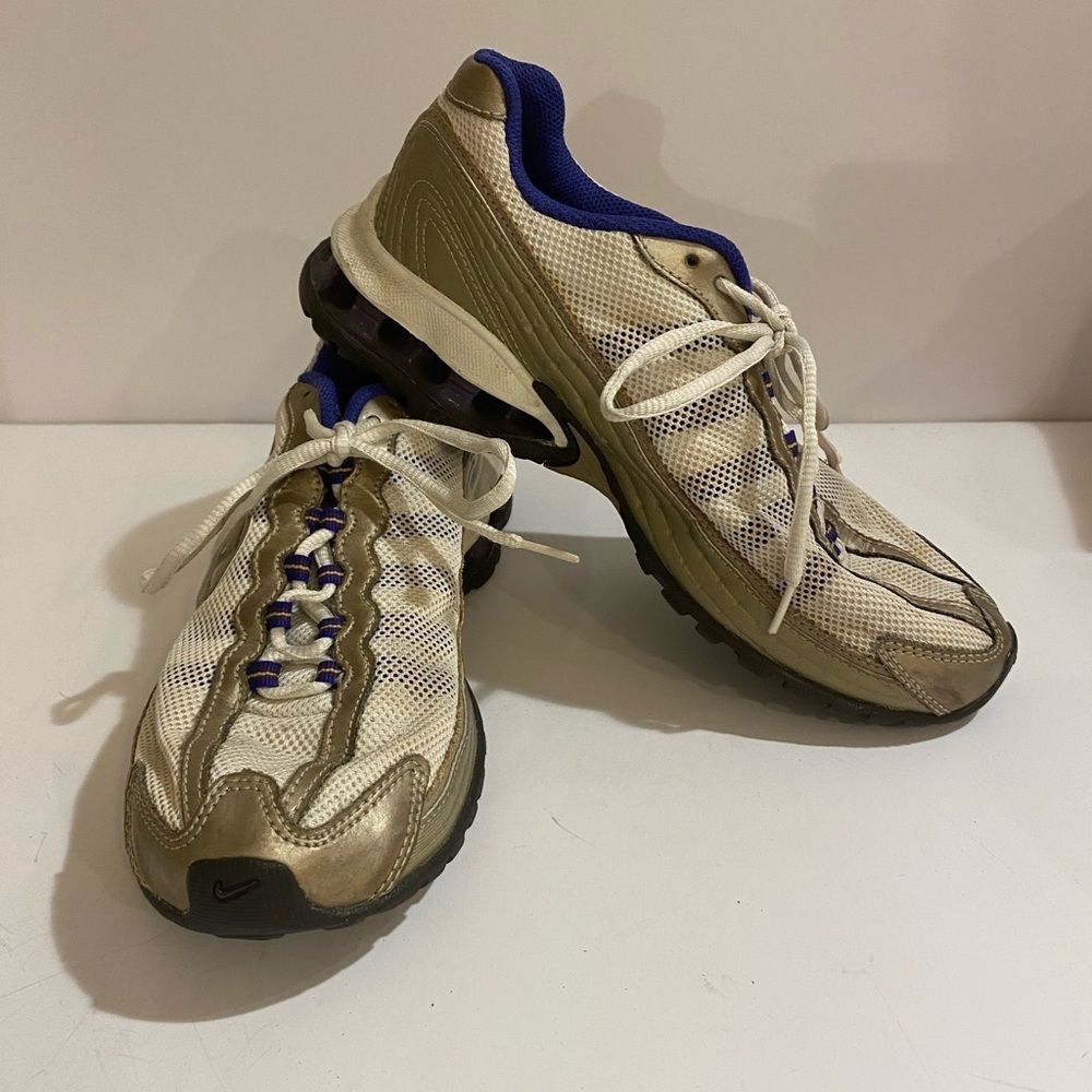 NIKE Sneakers size 8.5 (IQ)